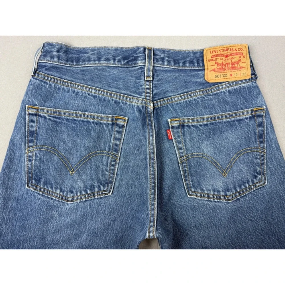 Levis 501 Original Fit Jeans Mens 32x32 Medium Wash Blue Straight Leg Denim